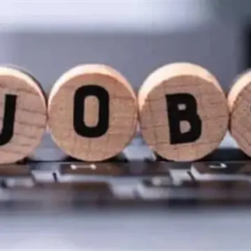 وزارة العمل تفتح أبواب التوظيف.. 6732 فرصة عمل بانتظار الشباب حتى نهاية أبريل